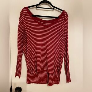 Fun & flowy AEO long sleeve v-neck